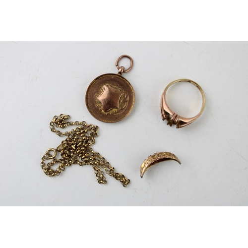 611 - A quantity of 9ct yellow gold to include a fob dated 1931 and other similar items a/f. Weight 10g.