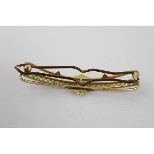 630 - 9ct yellow gold hair clip. Gross weight 4.6g, metal clip.