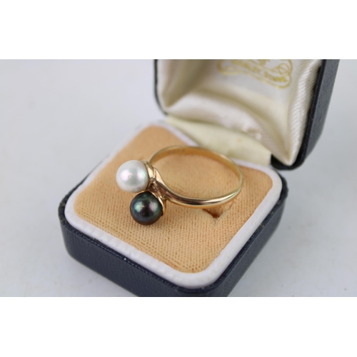 632 - Pearl crossover ring with black pearl on 9ct yellow gold in vintage ring box. Ring size R - S. Gross... 