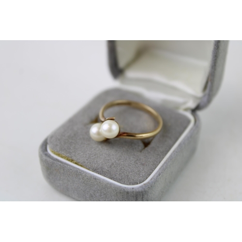 633 - Pearl crossover ring on 9ct yellow gold in vintage ring box. Ring size O. Gross weight 2.1g