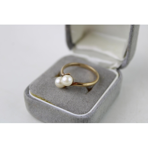 633 - Pearl crossover ring on 9ct yellow gold in vintage ring box. Ring size O. Gross weight 2.1g