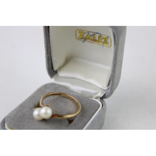 633 - Pearl crossover ring on 9ct yellow gold in vintage ring box. Ring size O. Gross weight 2.1g