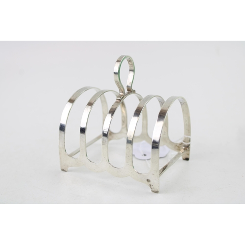 641 - A silver toast rack, hallmarked Sheffield 1943. Weight 54.7g.