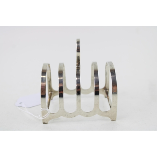 641 - A silver toast rack, hallmarked Sheffield 1943. Weight 54.7g.