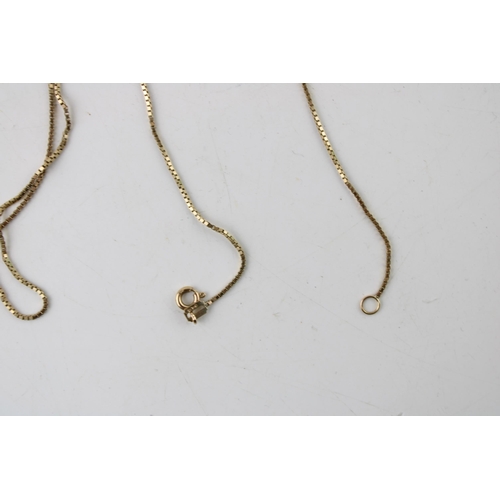 642 - 9ct gold chain, 2.2g, 41cm long.