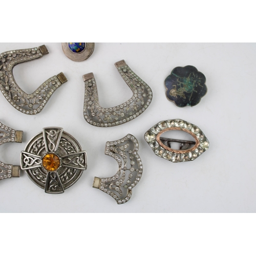 643 - A collection of costume jewellery to include c19th Victorian decorative shoe buckles, brooches and a... 