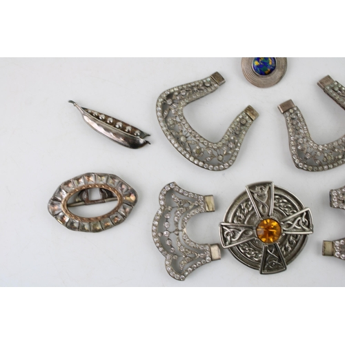 643 - A collection of costume jewellery to include c19th Victorian decorative shoe buckles, brooches and a... 