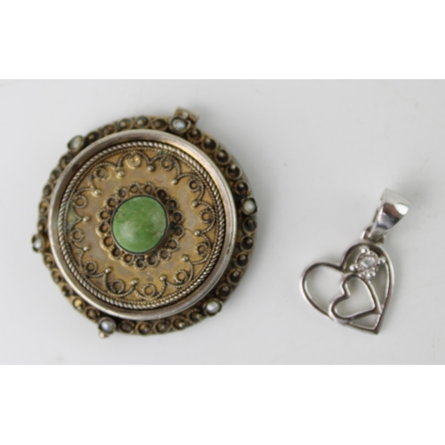 645 - A continental silver brooch, set with cabachon stone, with modern silver heart shaped pendant (2), 6... 