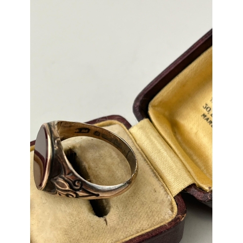 648 - Antique 9ct gold gentleman's signet ring, in period box, set carnelian, 2.5g, size S.