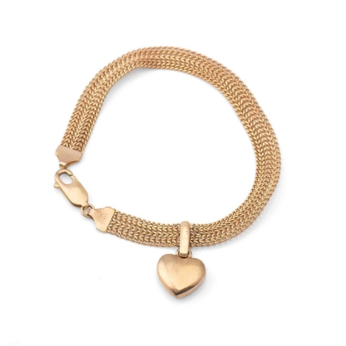 424 - A 9ct gold double herringbone strand bracelet with heart shaped charm on bar, 5.7g, 18cm long.