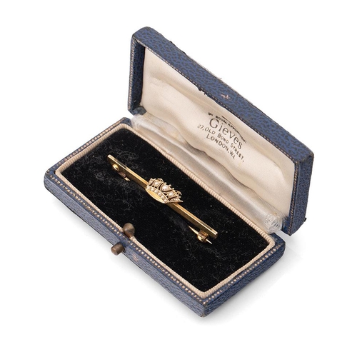 441 - A cased 9ct gold Gieves of London bar brooch / stock pin set pearls in the form of a crown. Width 4.... 