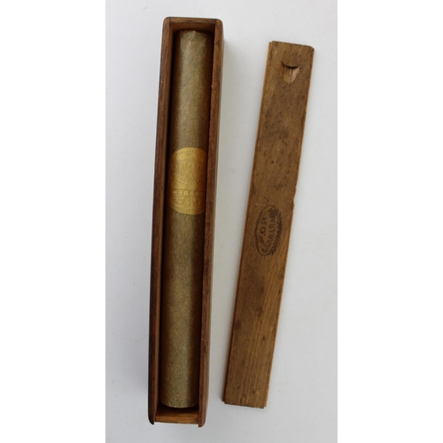 18 - A rare Cuban Por Larranaga Habana cigar in original wooden presentation box stamped 'Menocales' and ... 