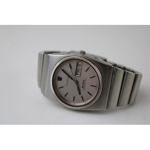 265 - An Omega Constellation Megaquartz 32 KHz gentleman's wristwatch, silver tone dial with signature and... 