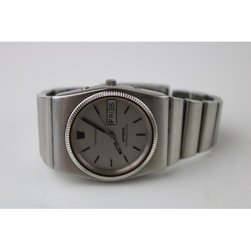 265 - An Omega Constellation Megaquartz 32 KHz gentleman's wristwatch, silver tone dial with signature and... 