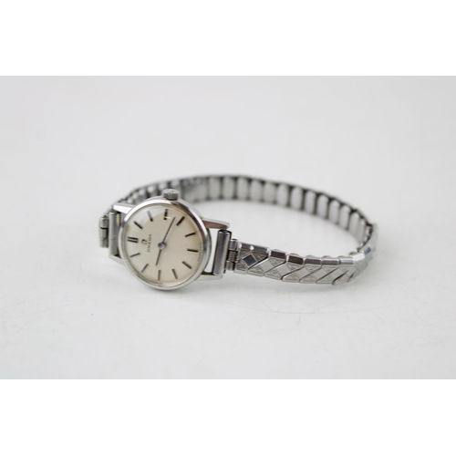 286 - Omega Lady's stainless steel wristwatch, expanding bracelet, 19mm, winds, ticks and runs.