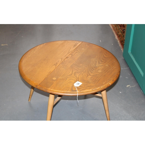 32 - A mid century Ercol model 308 drop-leaf coffee table