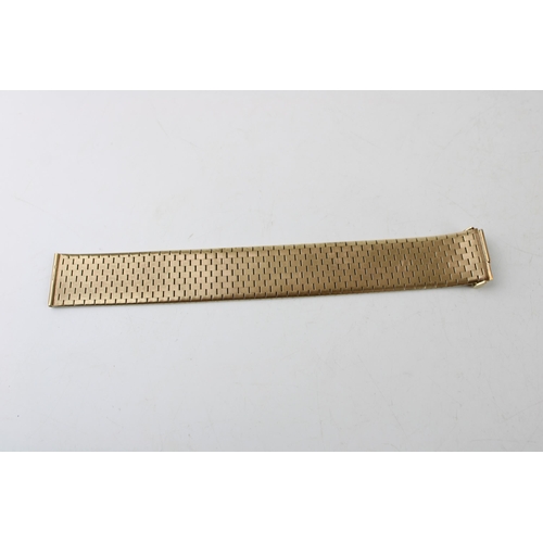 428 - A 9ct gold bracelet, of Modernist, Brutalist design, the brick link strap finished as a continuous l... 