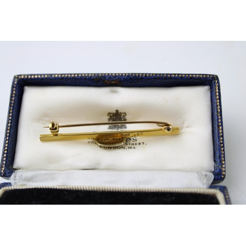 441 - A cased 9ct gold Gieves of London bar brooch / stock pin set pearls in the form of a crown. Width 4.... 