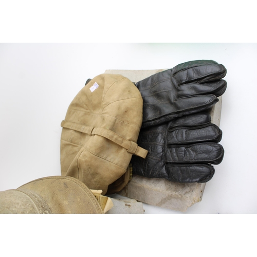 55 - An early 20th century flying / motoring hat, two pairs of goggles, a pair of leather gloves together... 