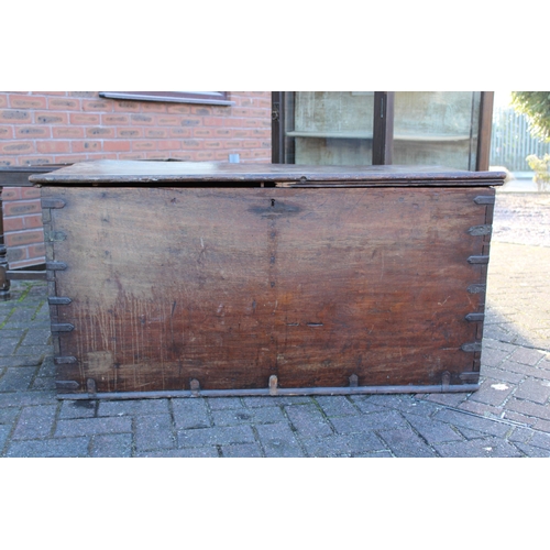 32A - 17th or 18th century oak coffer / blanket box, each side a single plank, with metal fixtures and fit... 