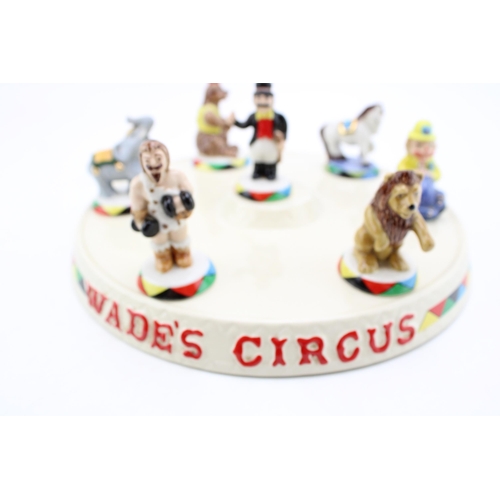 142 - A 'Wade's Circus' set on base, complete set comprising Ringleader, Clown, Lion, Bear, Elephant, Hors... 