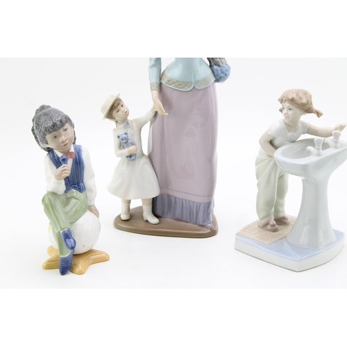 258 - Lladro figures to include a Mother & Daughter, a Girl with a Sink and a Golden Memories singer (3), ... 