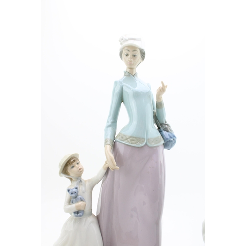 258 - Lladro figures to include a Mother & Daughter, a Girl with a Sink and a Golden Memories singer (3), ... 