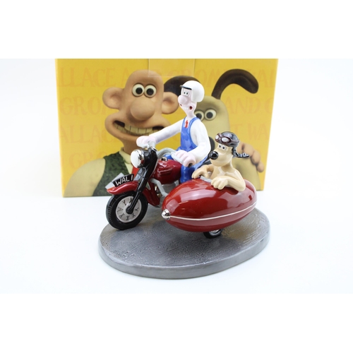 301 - Boxed Coalport Wallace & Gromit 'Hold On Gromit', limited edition of 2000.