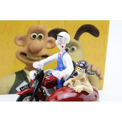 301 - Boxed Coalport Wallace & Gromit 'Hold On Gromit', limited edition of 2000.