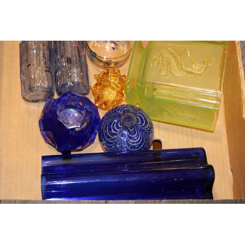 334 - A mixed collection of mid century decorative glass vases to include blue, orange, green and clear gl... 