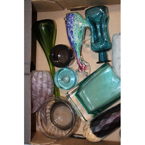 345 - A collection of vintage glassware to include mid century examples predominantly in blues, purples an... 