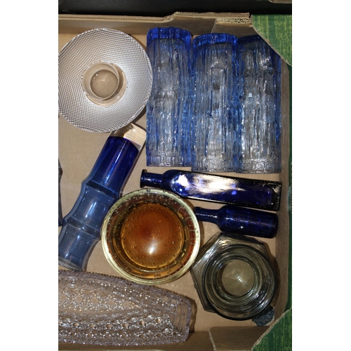 347 - A collection of vintage glassware to include mid century examples predominantly in blues, yellow and... 