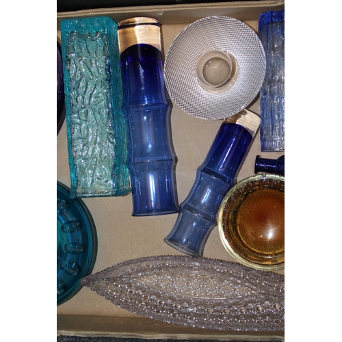 347 - A collection of vintage glassware to include mid century examples predominantly in blues, yellow and... 