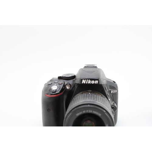 376 - Nikon D5300 DSLR camera with 18-55mm lens, turns on but non-working, with battery charger.