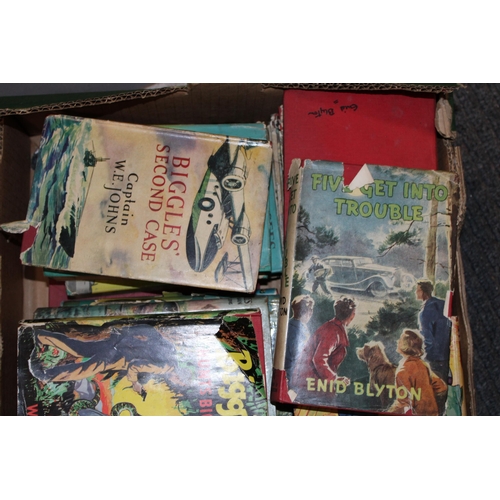 405 - A collection of vintage books to include 21 Enid Blyton books featuring circa 8 first editions and 1... 