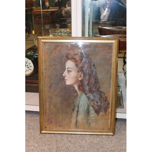 425 - An early c20th pastel portrait of a lady in a gilt frame indistinctly signed lower right