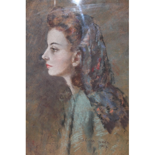 425 - An early c20th pastel portrait of a lady in a gilt frame indistinctly signed lower right