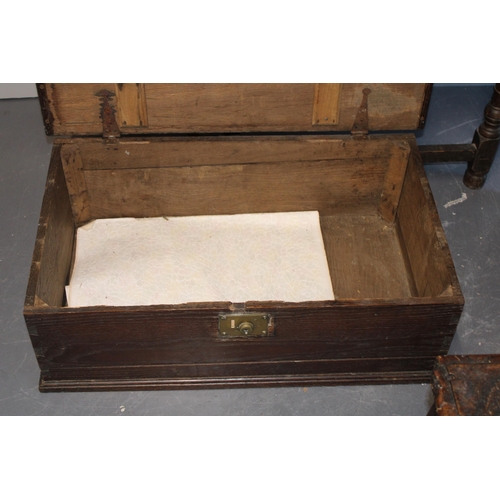 431 - A three plank oak bible box. Height 26cm, width 82cm, depth 49cm.