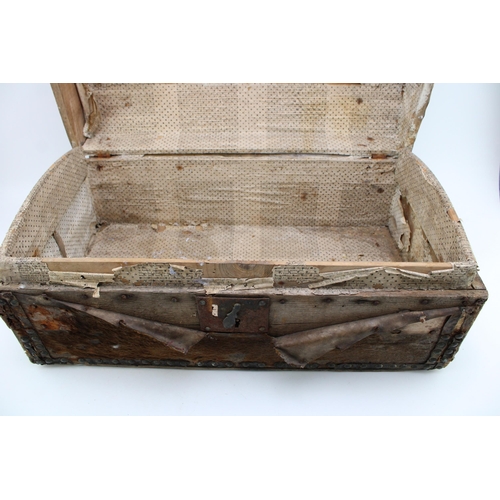 432 - An early c19th hide covered wooden travel trunk for restoration