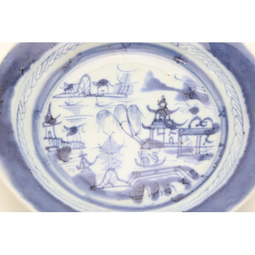 456 - a blue and white ceramic Chinese plate with naive 'Willow Pattern' decoration. Diameter 22cm.