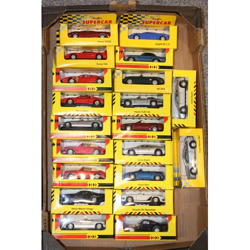 490 - A large collection of boxed Maisto 'Super Car Collection' die cast model vehicles, (40+)