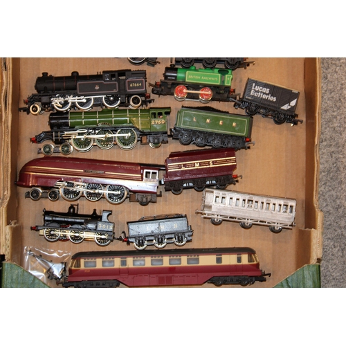 493 - A good collection of OO gauge railway locomotives to include Honby Trains, 'Papyrus', 'King George V... 