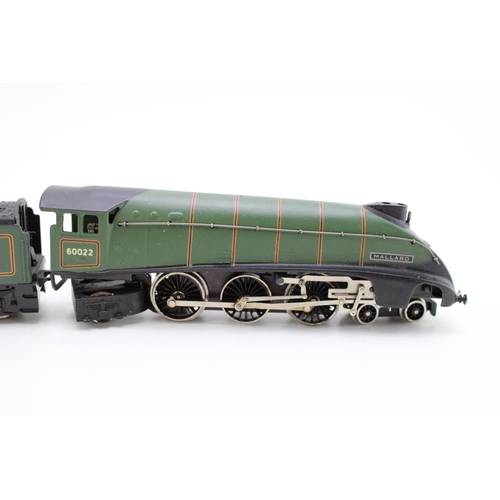 494 - A Hornby Trains Mallard and Corridor Coach in green Britsh Rail livery.