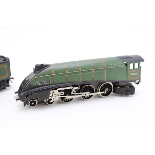 494 - A Hornby Trains Mallard and Corridor Coach in green Britsh Rail livery.