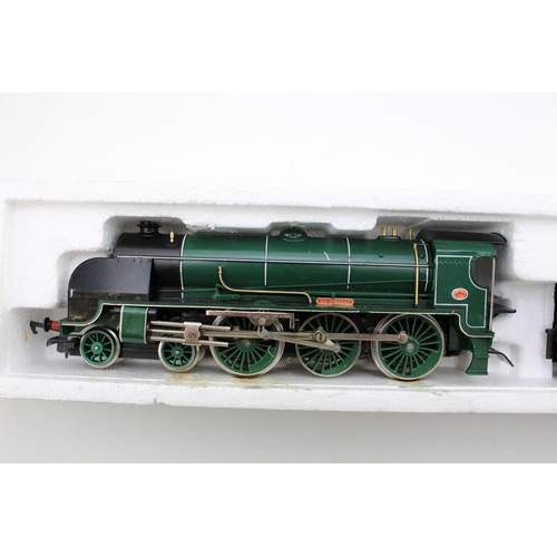 500 - A boxed Hornby Railways R154 S.R Loco 'Sir Dinadan' with tender.