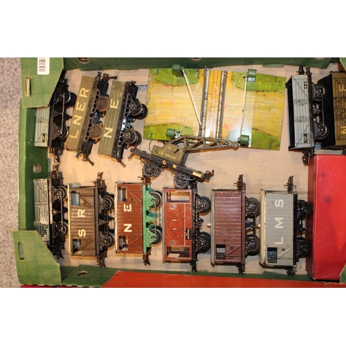 504 - A large collection of O gauge Hornby Trains rolling stock to include, Robert McAlpine side tipping w... 