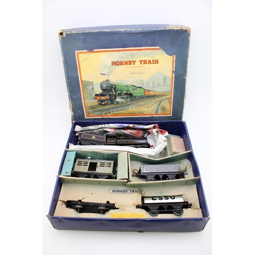 505 - An 0 Guage clockwork Hornby model Railways boxed set to include black livery 0-2-0 tender engine and... 