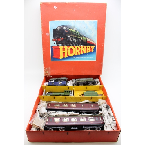 507 - A boxed Hornby Railways O Gauge set to include and LNER 0-2-0 Tender Engine and rolling stock, inclu... 