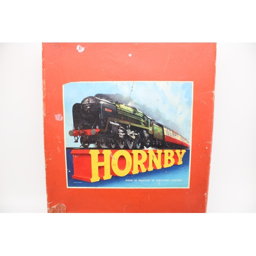 507 - A boxed Hornby Railways O Gauge set to include and LNER 0-2-0 Tender Engine and rolling stock, inclu... 