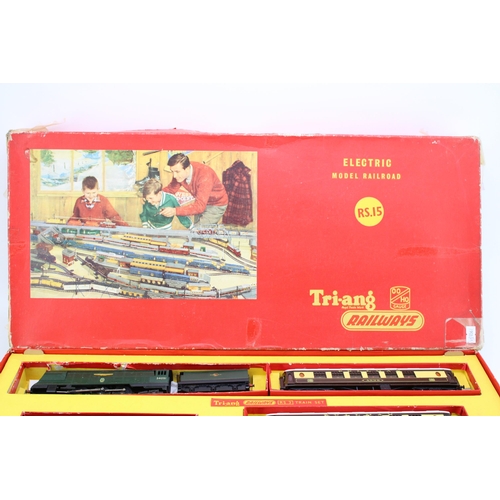 508 - A boxed Tri-ang RS.3 electric model railways set to include Southern Railways Merchant Navy Class Wi... 